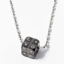 Dobókocka medál nyakláncon - fekete 