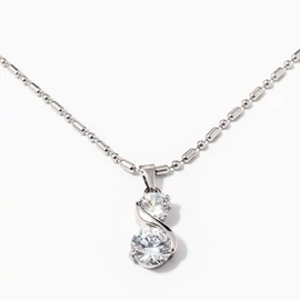 S medál kővel nyakláncon 