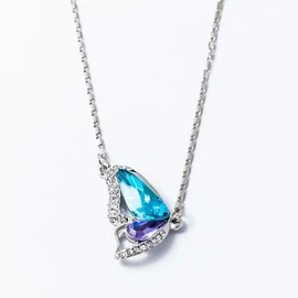 Ezüst bevonatos pillangószárny medálos nyaklánc  Ezüst bevonatos pillangószárny medálos nyaklánc