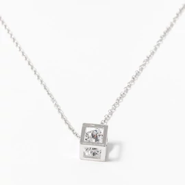 Ezüst bevonatos kocka medálos nyaklánc 