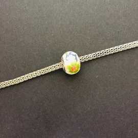 Fehér virágos charm  Fehér virágos charm