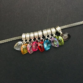 Átlátszó függő szivecske charm vegyes színben  Átlátszó függő szivecske charm vegyes színben