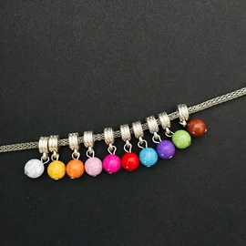 Függő márvány mintás charm vegyes színben  Függő márvány mintás charm vegyes színben